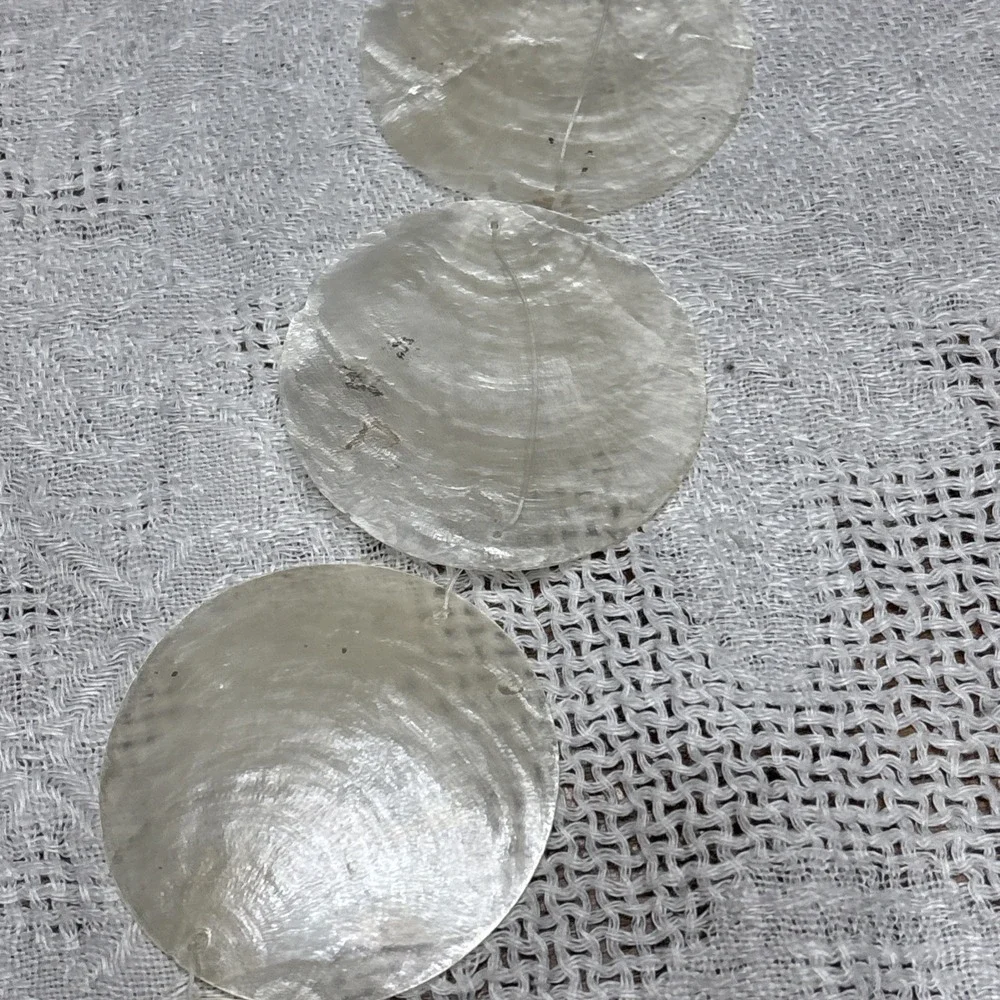 43 Pre Strung Capiz Shells White Round 2